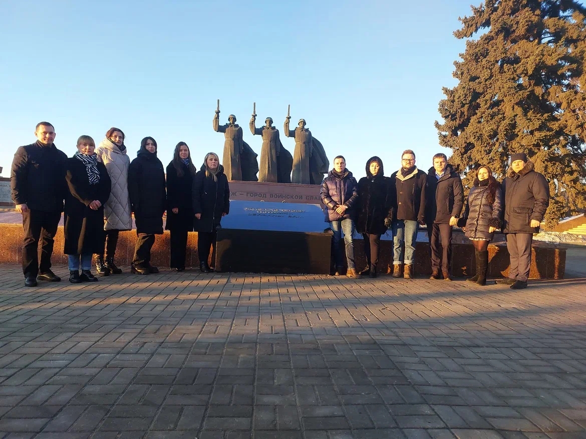 Члены Нотариальной палаты Воронежской области почтили память защитников  Воронежа в день 80-летия освобождения города от фашистов. | нотариус  Чугунова Ксения Владимировна